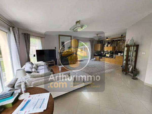 Vente                                                      Propriété
                        
                     10 pièces                      260 m2                     à Brunoy