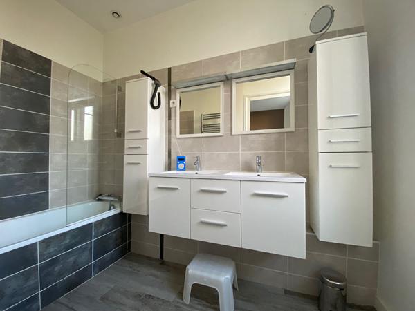 Nantes/Monselet - Maison  en impasse au coeur du centre Ville en sus garage