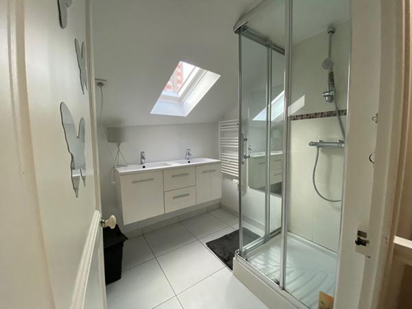 Nantes/Monselet - Maison  en impasse au coeur du centre Ville en sus garage