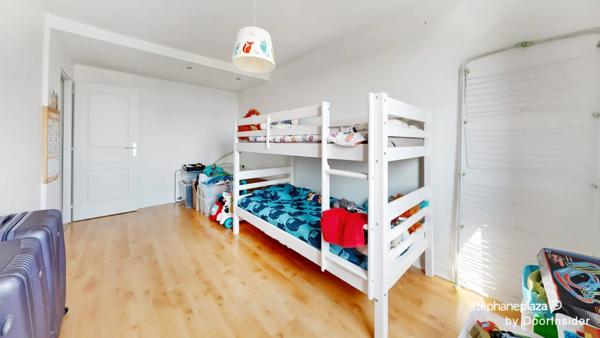 Location                                                      Appartement
                        
                     3 pièces                      51 m2                     à Vitry-sur-Seine
