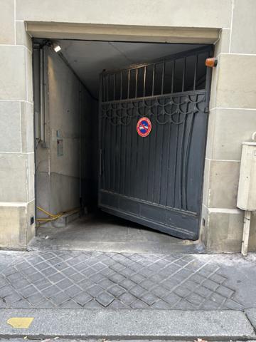 box fermé à louer Paris 6 rue Saint Romain