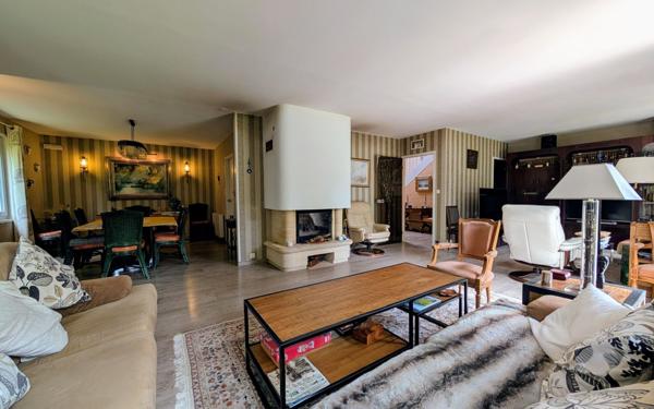 Maison à vendre    7 pièces • 247,70 m2 Mont-Saint-Aignan