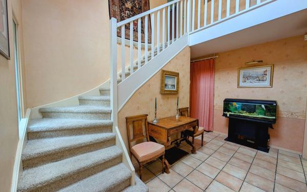 Maison à vendre    7 pièces • 247,70 m2 Mont-Saint-Aignan