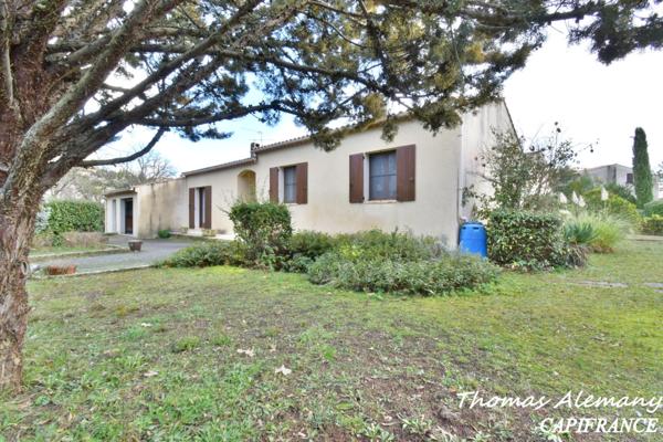 VILLA de plain-pied de 143 m² avec piscine sur 1 378 m² de terrain clos