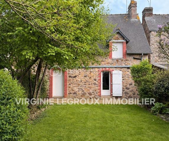 Vous recherchez une maison idéalement située dans l'hypercentre de la commune afin de SAINT PIERRE LA COUR, sans gros travaux à prévoir, une maison dans laquelle vous pourrez vider vos cartons et profiter en toute tranquillité de votre jardin ? Lisez la suite, j'ai peut-être ce que vous attendez... 
Nous commencerons la visite de cette maison en pierre par une entrée qui dessert sur la gauche le salon-séjour de 20m2 qui donne accès direct au jardin. 
A droite, la cuisine aménagée de 13m2, la buanderie de 4m2 et le wc séparé. 
Nous poursuivrons la visite par l'étage qui dessert une salle de bain avec wc et deux chambres. L'une fait 10m2 et l'autre 17m2. 
Toutes les menuiseries ont été changées en pvc double vitrage, la porte d'entrée a également été changée. L'isolation périphérique du rez-de-chaussée a été refaite il y a 4 ans et celle de l'étage il y a une quinzaine d'années. Gros plus de cette maison, le chauffage au fuel a été remplacé par une pompe à chaleur fin 2025 (sous garantie) - Les sols de l'étage (lino) seront à envisager de changer.  La taxe foncière est de 225€, taxe ordures ménagères comprise. 
Coté extérieur, vous pourrez profitez en toute quiétude de la parcelle de 250m2 entièrement close et sans aucun vis à vis. 
Pas de garage pour cette maison mais un petit atelier pour y stocker vélos, tondeuse, salon de jardin etc... rare et pratique pour une maison de bourg, il est accessible de la rue. 
Alors, cette annonce semble correspondre à vos critères de recherche ? 
Ne tardez pas, appelez-moi pour d'éventuels renseignements complémentaires et peut-être fixer une visite !
Et n'oubliez pas, Saint-Pierre-La-Cour est une commune dynamique de 2300 habitants avec une école privée, une école publique, un collège privé, un pôle enfance jeunesse, mais aussi, médecins, dentiste, kiné, centre de soins infirmiers, ostéopathes, orthophoniste, psychologue, sage-femme,  pharmacie, infirmières libérales ainsi que de nombreuses infrastructures sportives, des commerces (supérette, boulangerie, boucherie, coiffeurs, bar, etc), avec son accès rapide à l'axe Rennes-Laval et à l'autoroute ainsi que sa gare ferroviaire avec ses arrêts quotidiens.
