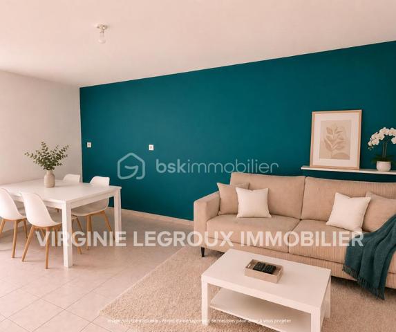 Vous recherchez une maison idéalement située dans l'hypercentre de la commune afin de SAINT PIERRE LA COUR, sans gros travaux à prévoir, une maison dans laquelle vous pourrez vider vos cartons et profiter en toute tranquillité de votre jardin ? Lisez la suite, j'ai peut-être ce que vous attendez... 
Nous commencerons la visite de cette maison en pierre par une entrée qui dessert sur la gauche le salon-séjour de 20m2 qui donne accès direct au jardin. 
A droite, la cuisine aménagée de 13m2, la buanderie de 4m2 et le wc séparé. 
Nous poursuivrons la visite par l'étage qui dessert une salle de bain avec wc et deux chambres. L'une fait 10m2 et l'autre 17m2. 
Toutes les menuiseries ont été changées en pvc double vitrage, la porte d'entrée a également été changée. L'isolation périphérique du rez-de-chaussée a été refaite il y a 4 ans et celle de l'étage il y a une quinzaine d'années. Gros plus de cette maison, le chauffage au fuel a été remplacé par une pompe à chaleur fin 2025 (sous garantie) - Les sols de l'étage (lino) seront à envisager de changer.  La taxe foncière est de 225€, taxe ordures ménagères comprise. 
Coté extérieur, vous pourrez profitez en toute quiétude de la parcelle de 250m2 entièrement close et sans aucun vis à vis. 
Pas de garage pour cette maison mais un petit atelier pour y stocker vélos, tondeuse, salon de jardin etc... rare et pratique pour une maison de bourg, il est accessible de la rue. 
Alors, cette annonce semble correspondre à vos critères de recherche ? 
Ne tardez pas, appelez-moi pour d'éventuels renseignements complémentaires et peut-être fixer une visite !
Et n'oubliez pas, Saint-Pierre-La-Cour est une commune dynamique de 2300 habitants avec une école privée, une école publique, un collège privé, un pôle enfance jeunesse, mais aussi, médecins, dentiste, kiné, centre de soins infirmiers, ostéopathes, orthophoniste, psychologue, sage-femme,  pharmacie, infirmières libérales ainsi que de nombreuses infrastructures sportives, des commerces (supérette, boulangerie, boucherie, coiffeurs, bar, etc), avec son accès rapide à l'axe Rennes-Laval et à l'autoroute ainsi que sa gare ferroviaire avec ses arrêts quotidiens.