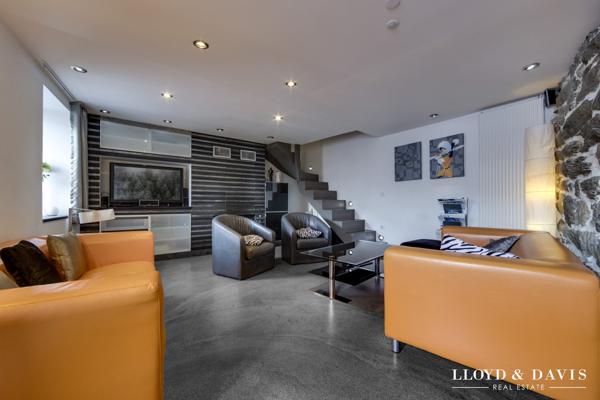 Opportunité rare : chalet savoyard du XVIIIᵉ siècle à  Tignes — 150 m², charme & modernité