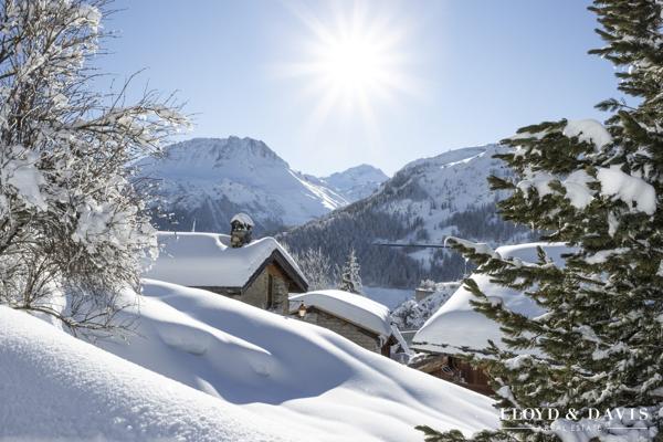 Opportunité rare : chalet savoyard du XVIIIᵉ siècle à  Tignes — 150 m², charme & modernité