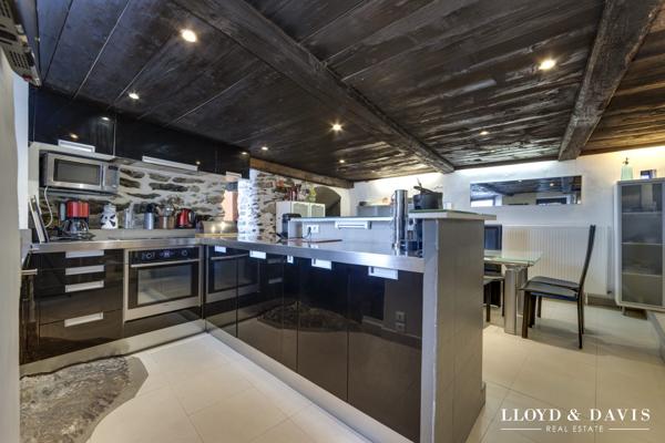 Opportunité rare : chalet savoyard du XVIIIᵉ siècle à  Tignes — 150 m², charme & modernité