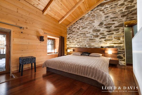 Opportunité rare : chalet savoyard du XVIIIᵉ siècle à  Tignes — 150 m², charme & modernité
