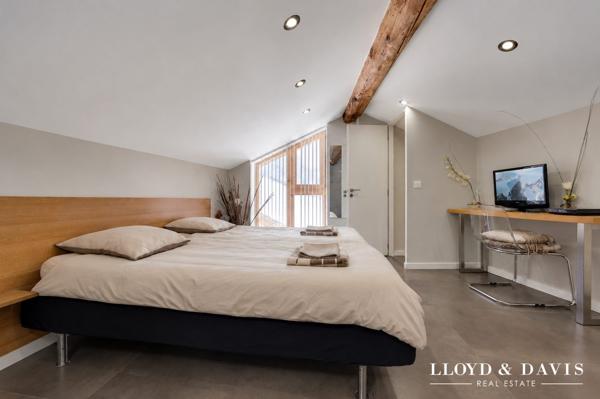 Opportunité rare : chalet savoyard du XVIIIᵉ siècle à  Tignes — 150 m², charme & modernité