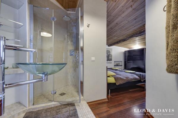 Opportunité rare : chalet savoyard du XVIIIᵉ siècle à  Tignes — 150 m², charme & modernité