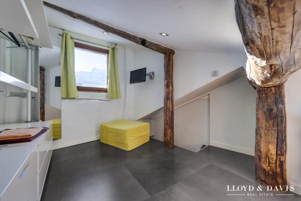 Opportunité rare : chalet savoyard du XVIIIᵉ siècle à  Tignes — 150 m², charme & modernité
