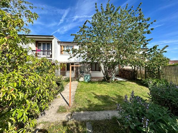 CHARS. PROCHE GARE SNCF POUR PARIS SAINT-LAZARE