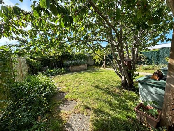 CHARS. PROCHE GARE SNCF POUR PARIS SAINT-LAZARE