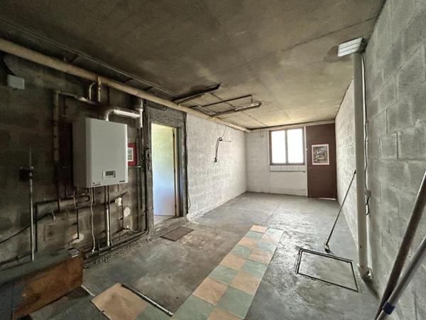 CHARS. PROCHE GARE SNCF POUR PARIS SAINT-LAZARE