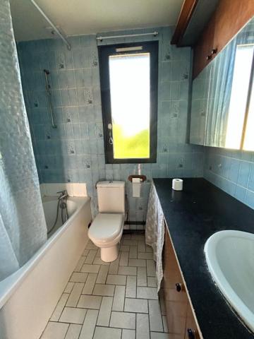 CHARS. PROCHE GARE SNCF POUR PARIS SAINT-LAZARE