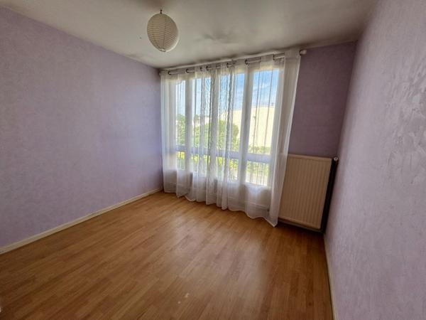 CHARS. PROCHE GARE SNCF POUR PARIS SAINT-LAZARE