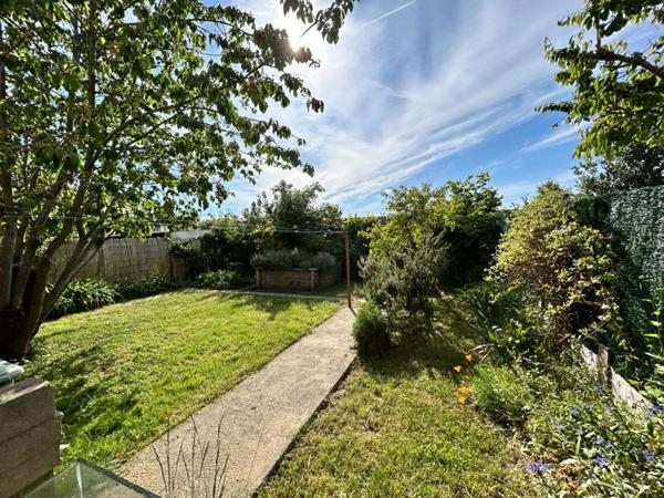 CHARS. PROCHE GARE SNCF POUR PARIS SAINT-LAZARE