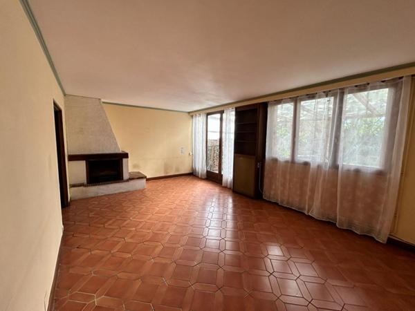 CHARS. PROCHE GARE SNCF POUR PARIS SAINT-LAZARE