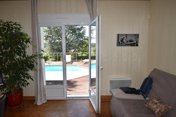 Maison à vendre 7 pièces  (16) ANGOULEME Centre, 5 chambres, 2 garages, 1 piscine.