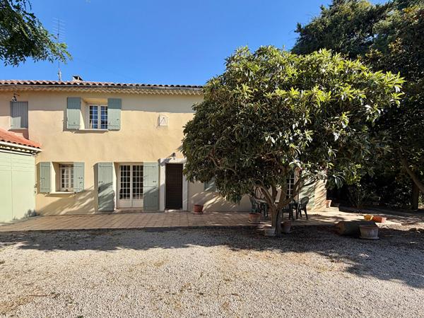 CHATEAURENARD - MAS - 3 CHAMBRES - JARDIN - GARAGE