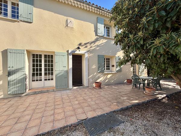 CHATEAURENARD - MAS - 3 CHAMBRES - JARDIN - GARAGE