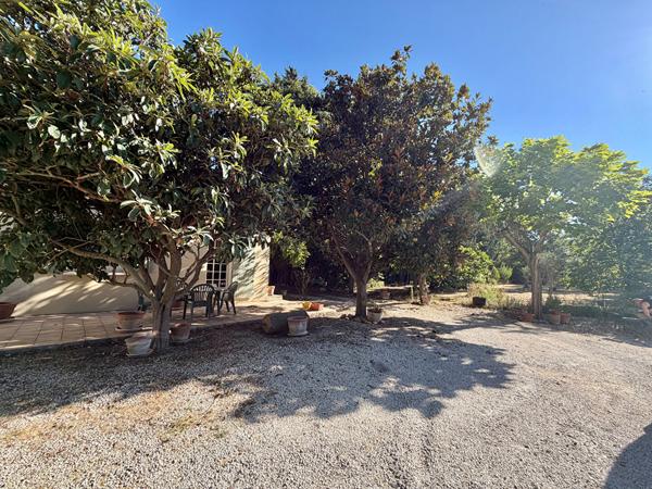 CHATEAURENARD - MAS - 3 CHAMBRES - JARDIN - GARAGE