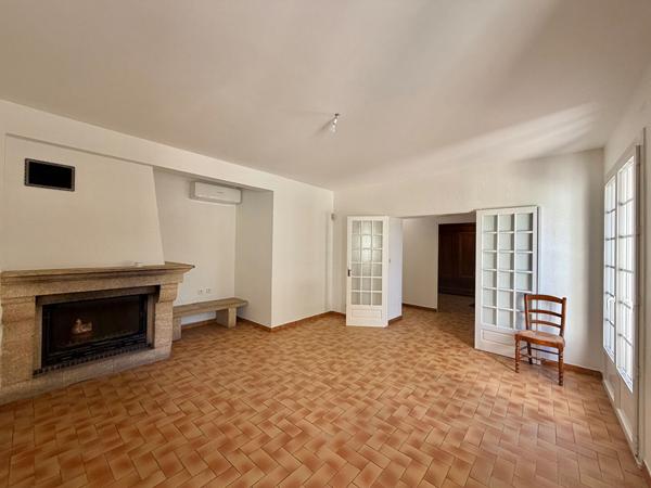 CHATEAURENARD - MAS - 3 CHAMBRES - JARDIN - GARAGE