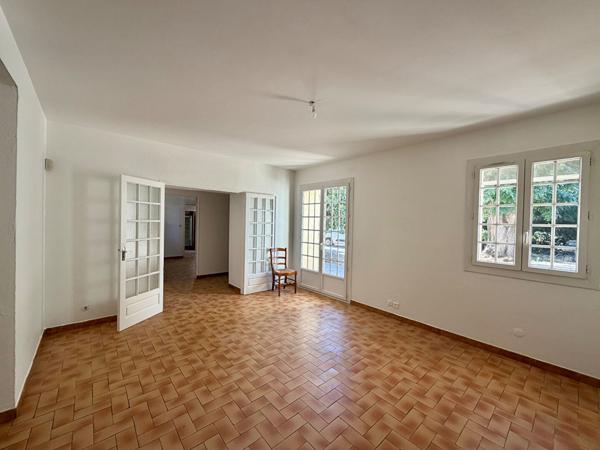 CHATEAURENARD - MAS - 3 CHAMBRES - JARDIN - GARAGE