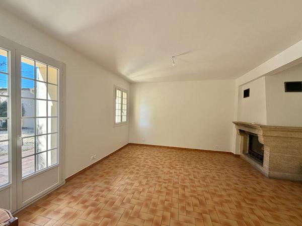 CHATEAURENARD - MAS - 3 CHAMBRES - JARDIN - GARAGE