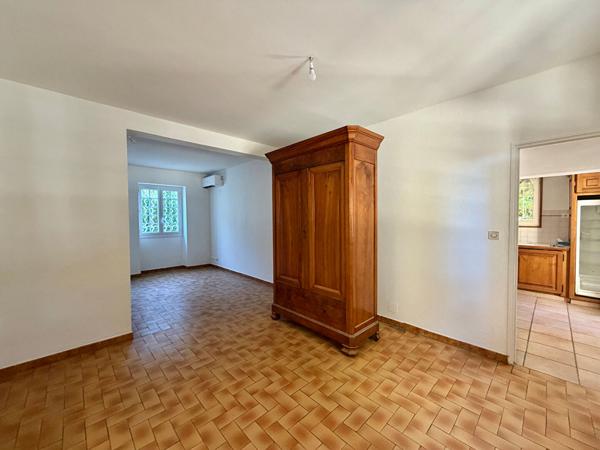 CHATEAURENARD - MAS - 3 CHAMBRES - JARDIN - GARAGE