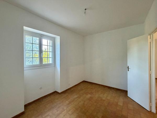 CHATEAURENARD - MAS - 3 CHAMBRES - JARDIN - GARAGE