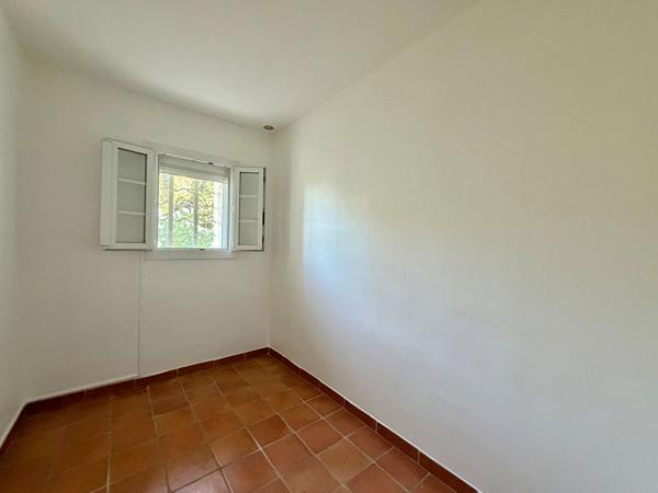 CHATEAURENARD - MAS - 3 CHAMBRES - JARDIN - GARAGE