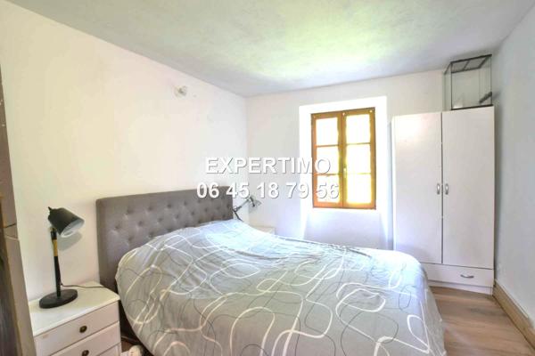 Saint-Aupre (38960) MAISON DE VILLAGE 2 chambres + bureau + GRANGE + parking - proche centre et nature