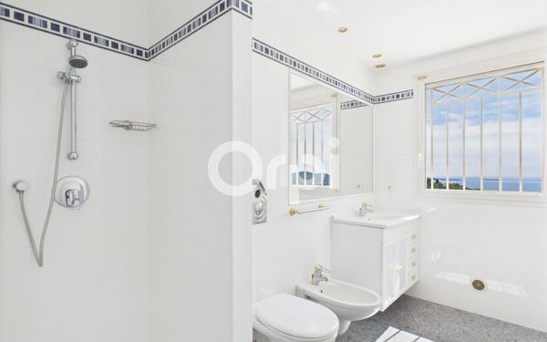 Maison à vendre    5 pièces • 297,44 m2 Mandelieu-la-Napoule