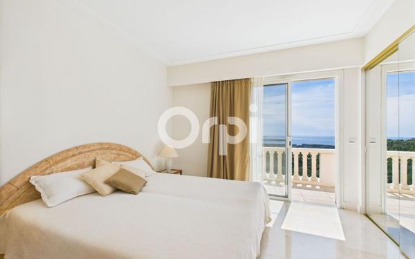 Maison à vendre    5 pièces • 297,44 m2 Mandelieu-la-Napoule