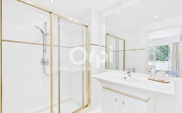 Maison à vendre    5 pièces • 297,44 m2 Mandelieu-la-Napoule