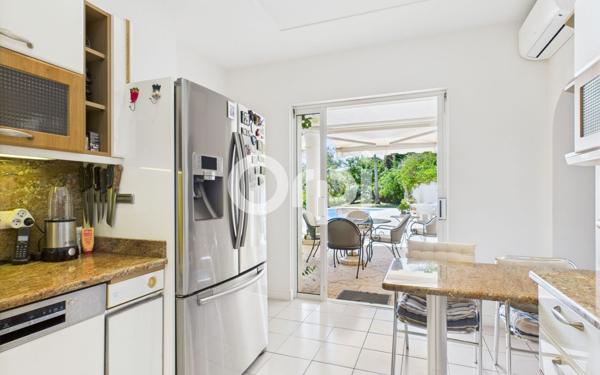 Maison à vendre    5 pièces • 297,44 m2 Mandelieu-la-Napoule