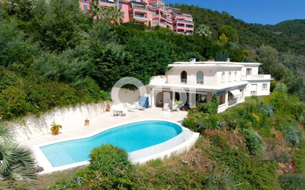 Maison à vendre    5 pièces • 297,44 m2 Mandelieu-la-Napoule