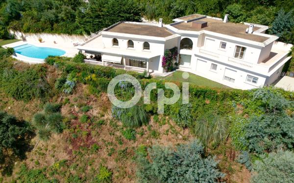 Maison à vendre    5 pièces • 297,44 m2 Mandelieu-la-Napoule