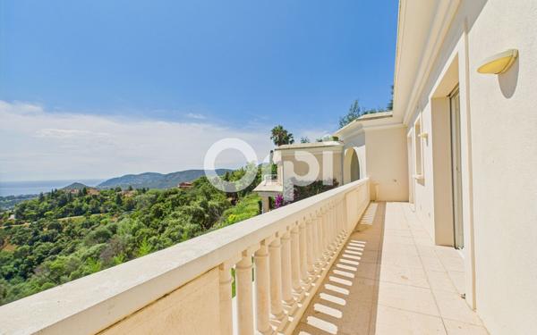 Maison à vendre    5 pièces • 297,44 m2 Mandelieu-la-Napoule