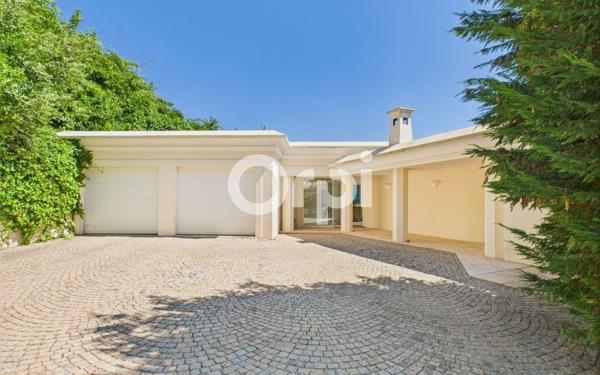 Maison à vendre    5 pièces • 297,44 m2 Mandelieu-la-Napoule