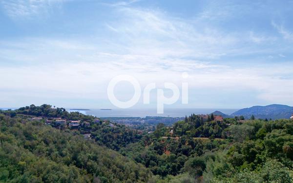 Maison à vendre    5 pièces • 297,44 m2 Mandelieu-la-Napoule