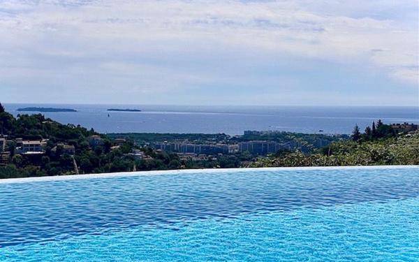 Maison à vendre    5 pièces • 297,44 m2 Mandelieu-la-Napoule