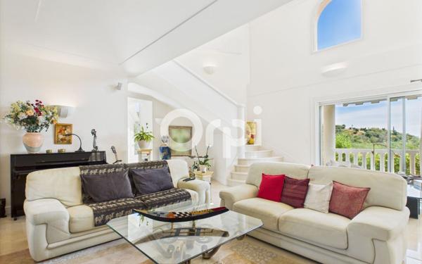 Maison à vendre    5 pièces • 297,44 m2 Mandelieu-la-Napoule