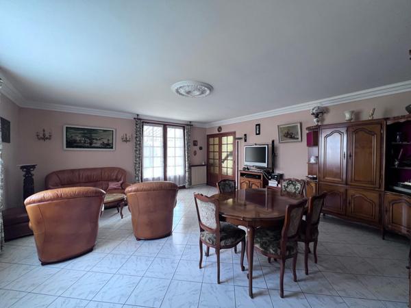 Grand Pavillon de 130 M2 dans le centre 4 CHAMBRES