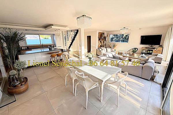 Maison contemporaine de 2020 lumineuse et peu énergivore 10 pièces de 145 m2 (170 m2 au sol) sur une parcelle de plus de 600 m2