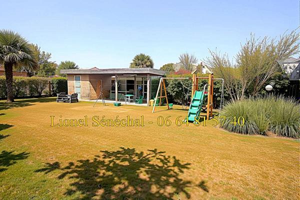 Maison contemporaine de 2020 lumineuse et peu énergivore 10 pièces de 145 m2 (170 m2 au sol) sur une parcelle de plus de 600 m2