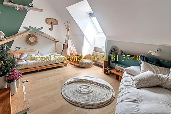 Maison contemporaine de 2020 lumineuse et peu énergivore 10 pièces de 145 m2 (170 m2 au sol) sur une parcelle de plus de 600 m2